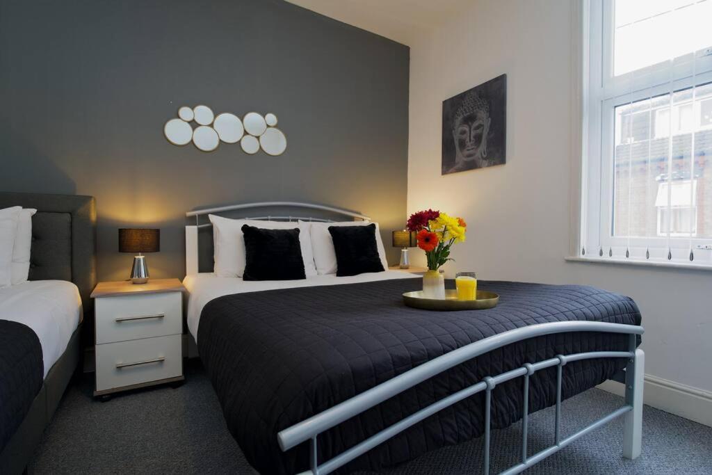 Holiday home Gordon House - Fully Furnished, Tvs In Rooms, Free Parking, Netflix, Walk To Centre Coventry
