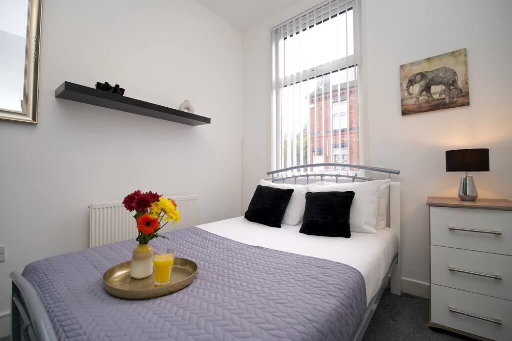 Gordon House - Fully Furnished, Tvs In Rooms, Free Parking, Netflix, Walk To Centre * Coventry
