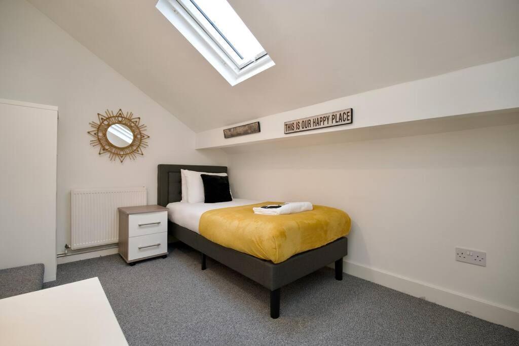 Gordon House - Fully Furnished, Tvs In Rooms, Free Parking, Netflix, Walk To Centre Holiday home Coventry