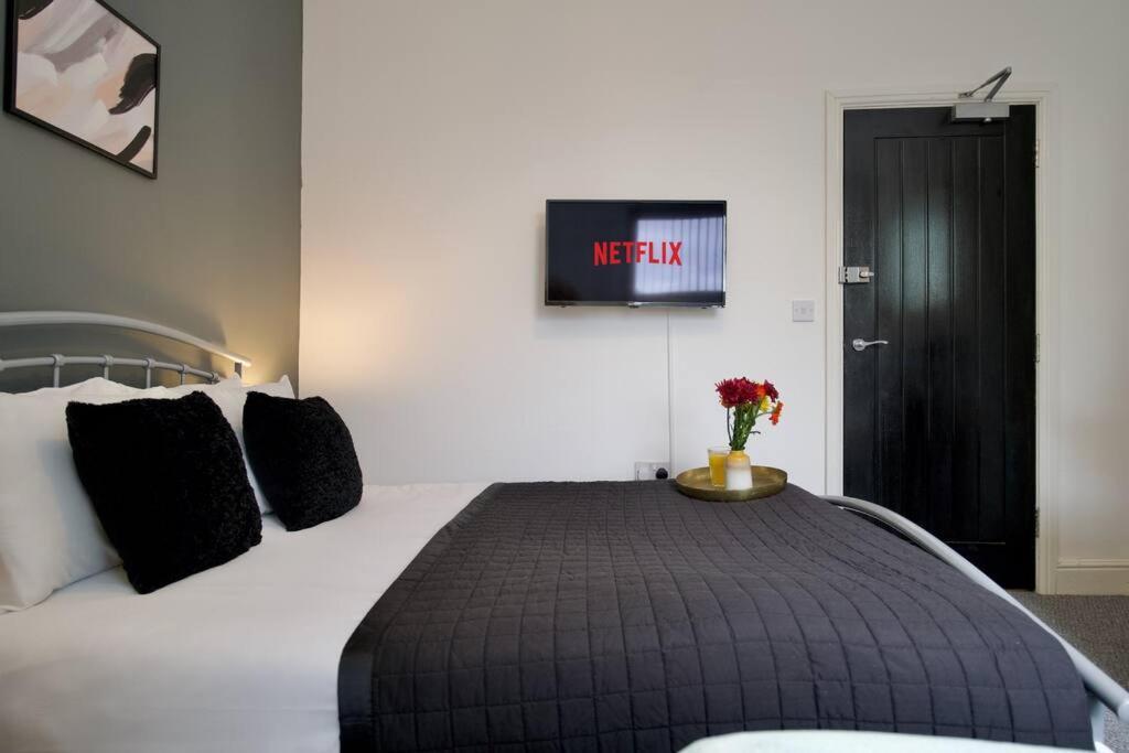 Gordon House - Fully Furnished, Tvs In Rooms, Free Parking, Netflix, Walk To Centre Holiday home *