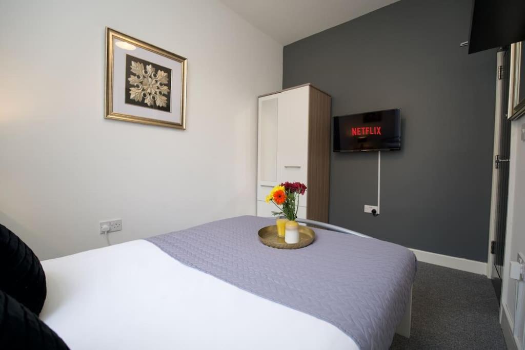 Holiday home Gordon House - Fully Furnished, Tvs In Rooms, Free Parking, Netflix, Walk To Centre *