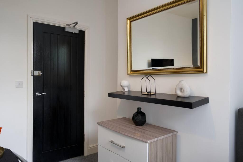 Gordon House - Fully Furnished, Tvs In Rooms, Free Parking, Netflix, Walk To Centre