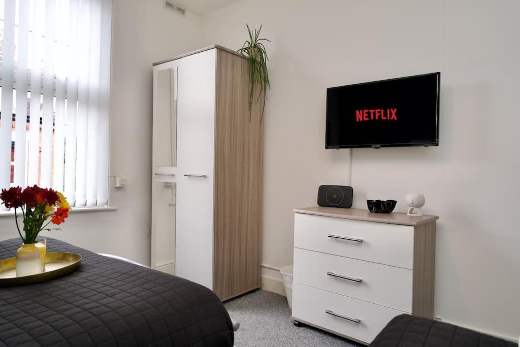 Gordon House - Fully Furnished, Tvs In Rooms, Free Parking, Netflix, Walk To Centre *
