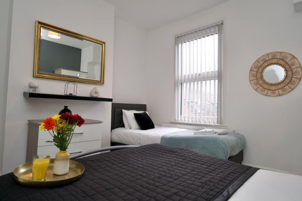 Holiday home Gordon House - Fully Furnished, Tvs In Rooms, Free Parking, Netflix, Walk To Centre Coventry