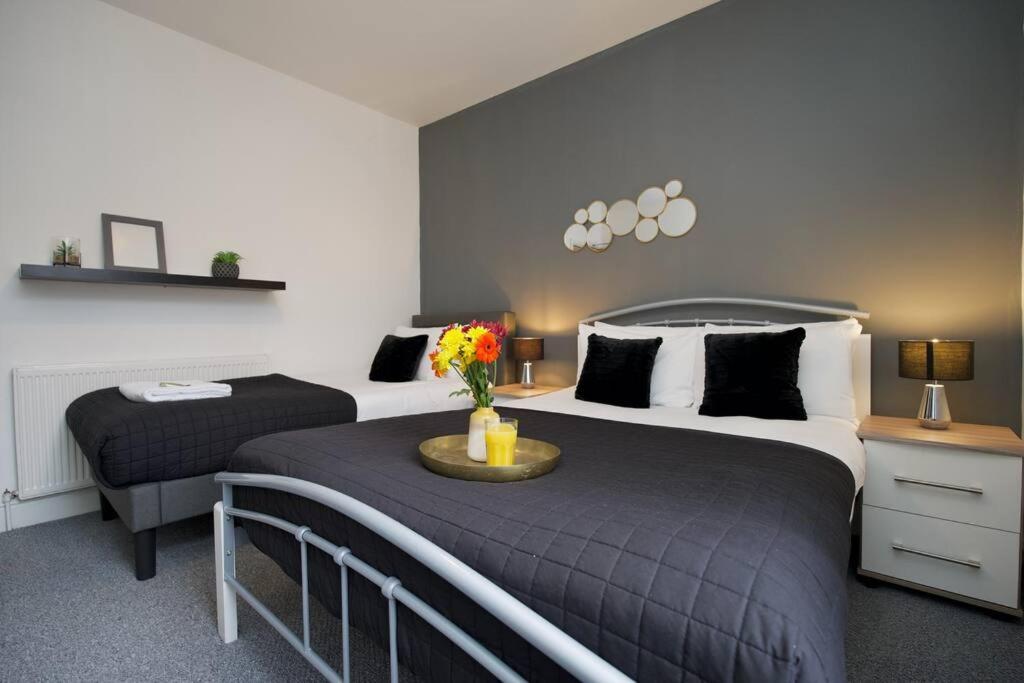 Gordon House - Fully Furnished, Tvs In Rooms, Free Parking, Netflix, Walk To Centre Coventry