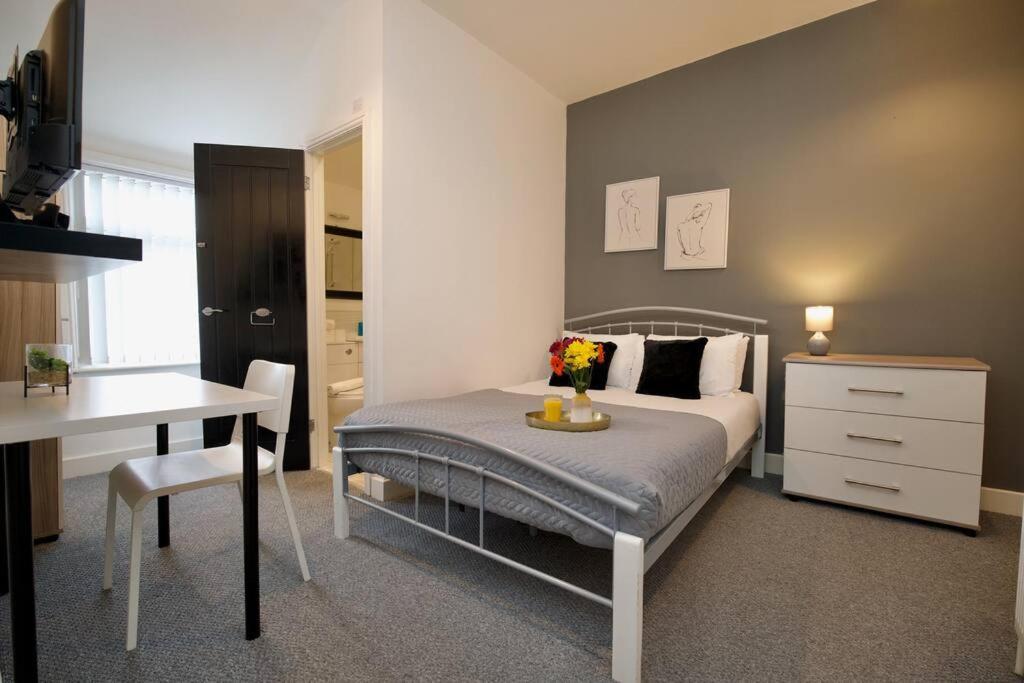 Holiday home Gordon House - Fully Furnished, Tvs In Rooms, Free Parking, Netflix, Walk To Centre *
