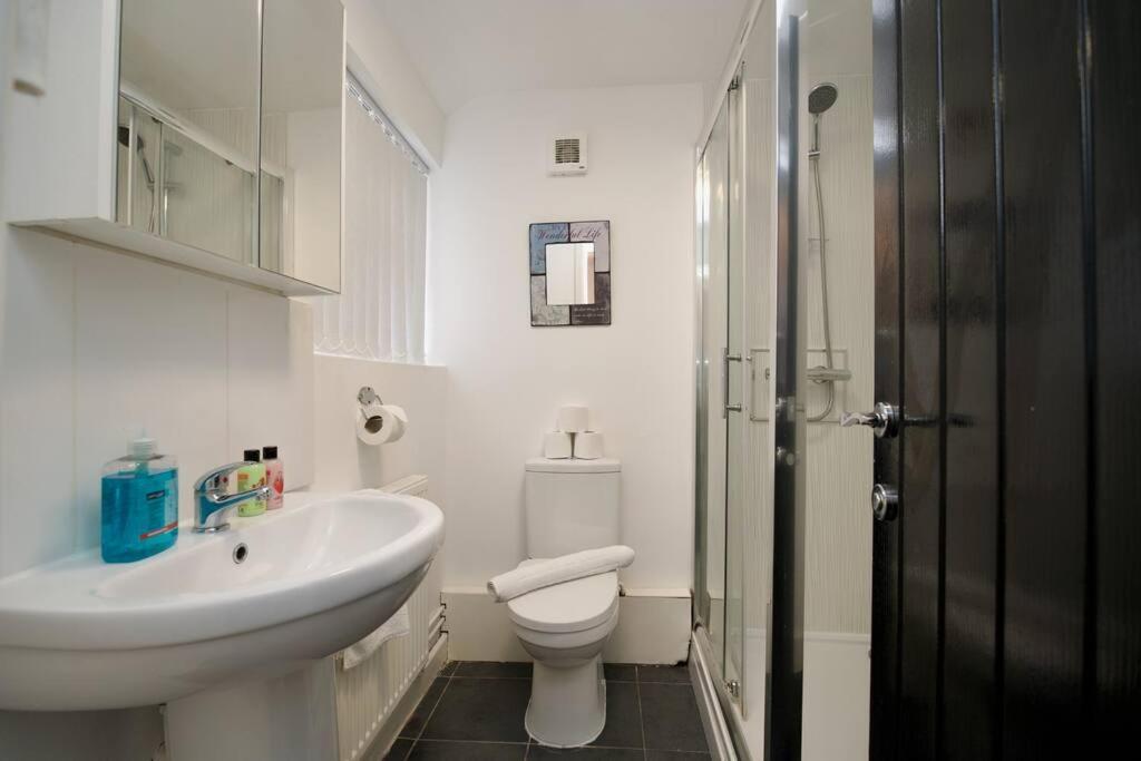 Gordon House - Fully Furnished, Tvs In Rooms, Free Parking, Netflix, Walk To Centre Holiday home Coventry