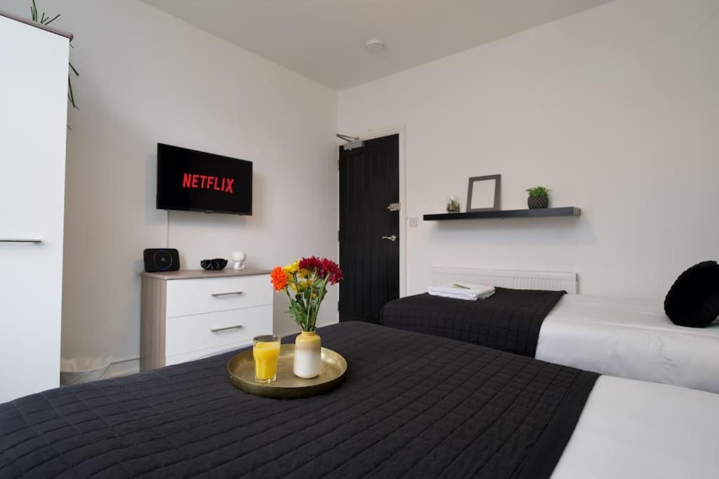 Gordon House - Fully Furnished, Tvs In Rooms, Free Parking, Netflix, Walk To Centre Holiday home *