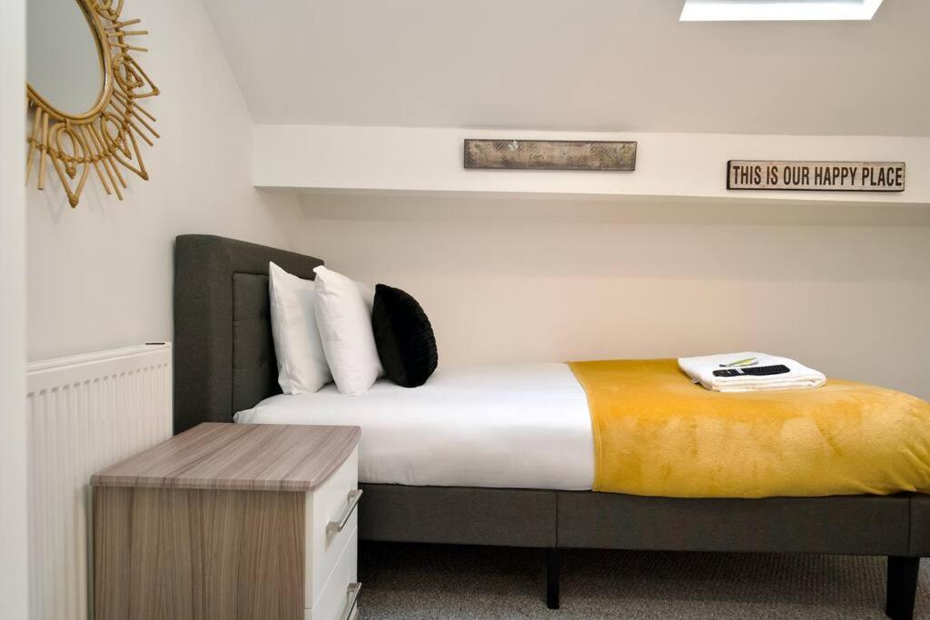 Holiday home Gordon House - Fully Furnished, Tvs In Rooms, Free Parking, Netflix, Walk To Centre Coventry