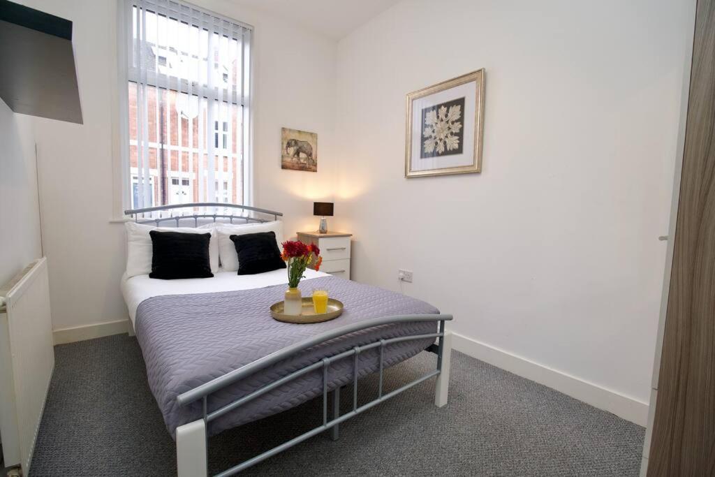 Gordon House - Fully Furnished, Tvs In Rooms, Free Parking, Netflix, Walk To Centre * Coventry