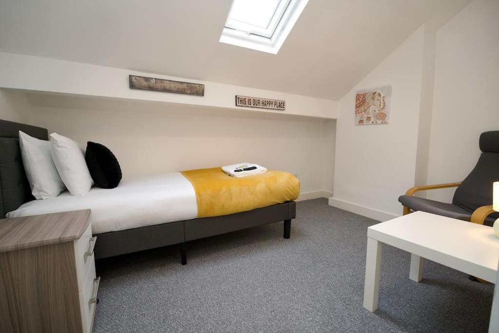 Gordon House - Fully Furnished, Tvs In Rooms, Free Parking, Netflix, Walk To Centre Holiday home Coventry